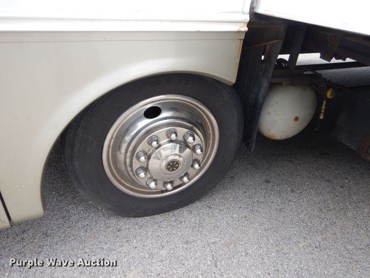 image for item FC9900 2003 Safari Cheetah RV