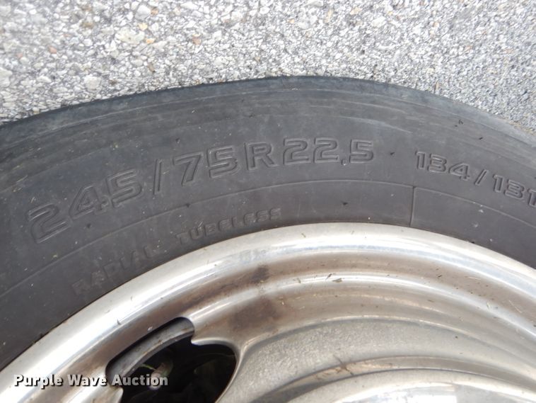 image for item FC9900 2003 Safari Cheetah RV