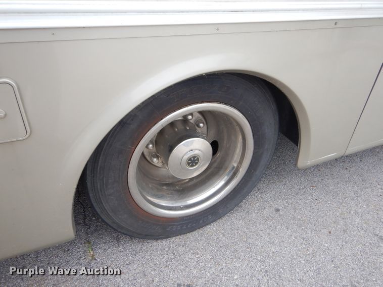 image for item FC9900 2003 Safari Cheetah RV