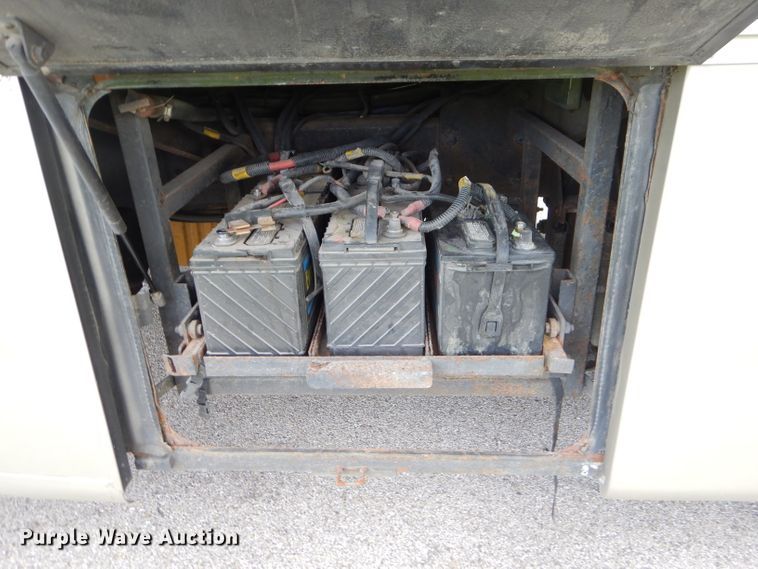 image for item FC9900 2003 Safari Cheetah RV