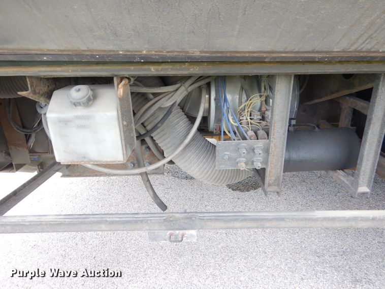 image for item FC9900 2003 Safari Cheetah RV