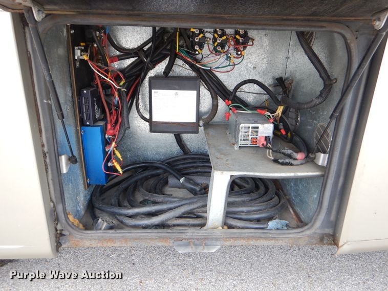 image for item FC9900 2003 Safari Cheetah RV