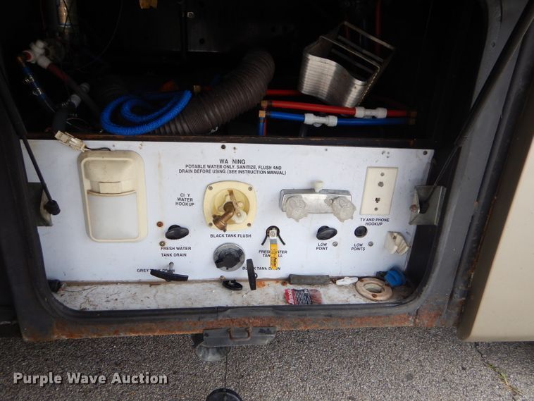 image for item FC9900 2003 Safari Cheetah RV