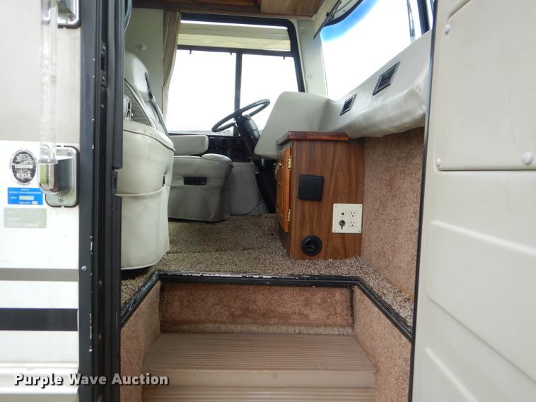 image for item FC9900 2003 Safari Cheetah RV