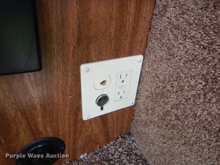 image for item FC9900 2003 Safari Cheetah RV