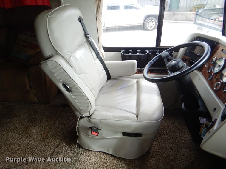 image for item FC9900 2003 Safari Cheetah RV