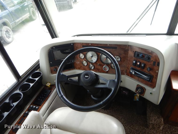 image for item FC9900 2003 Safari Cheetah RV