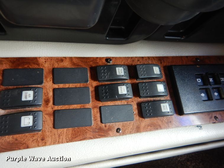 image for item FC9900 2003 Safari Cheetah RV