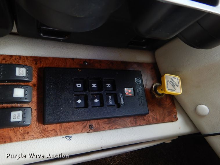 image for item FC9900 2003 Safari Cheetah RV