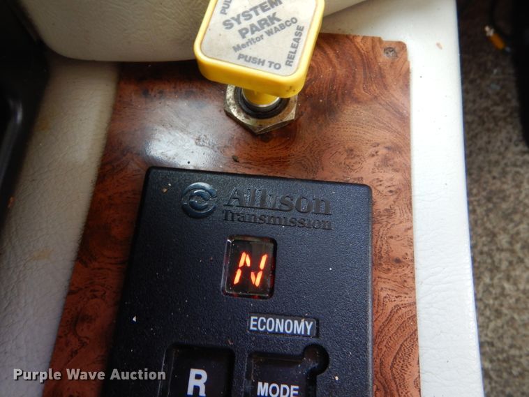 image for item FC9900 2003 Safari Cheetah RV