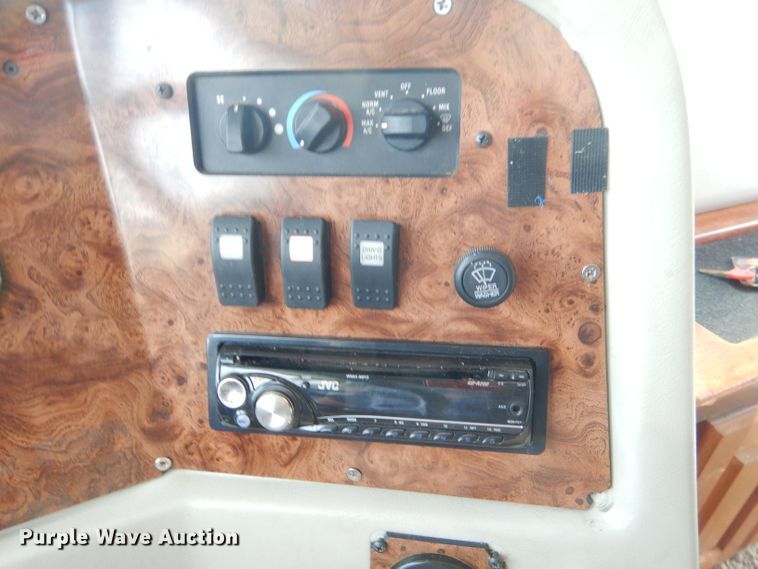 image for item FC9900 2003 Safari Cheetah RV