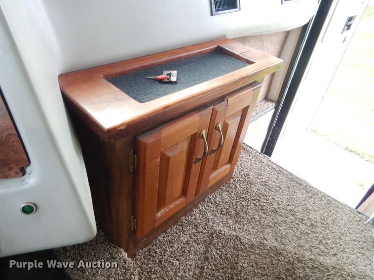 image for item FC9900 2003 Safari Cheetah RV