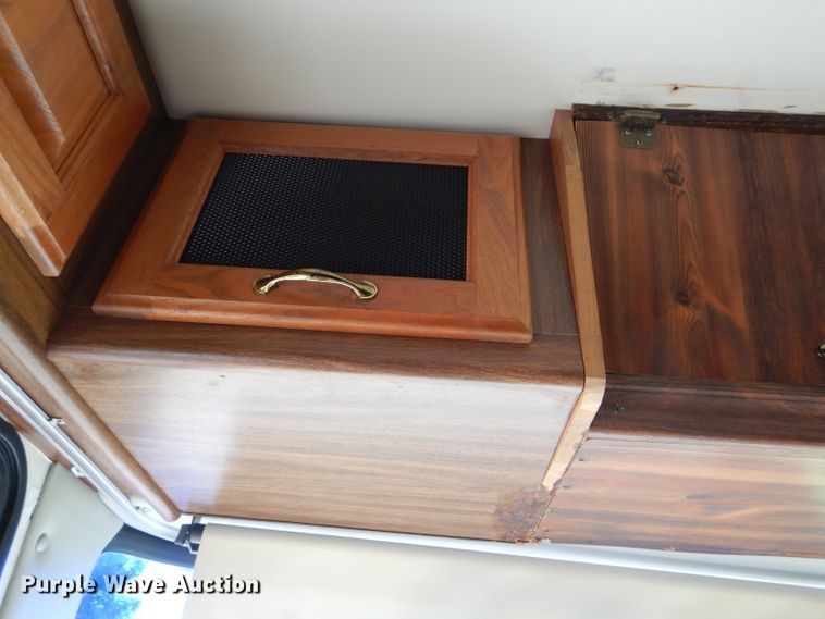 image for item FC9900 2003 Safari Cheetah RV