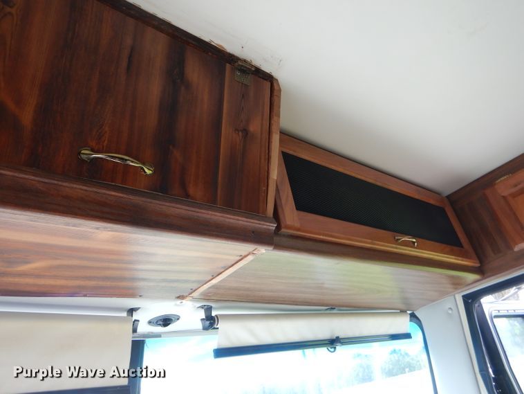 image for item FC9900 2003 Safari Cheetah RV