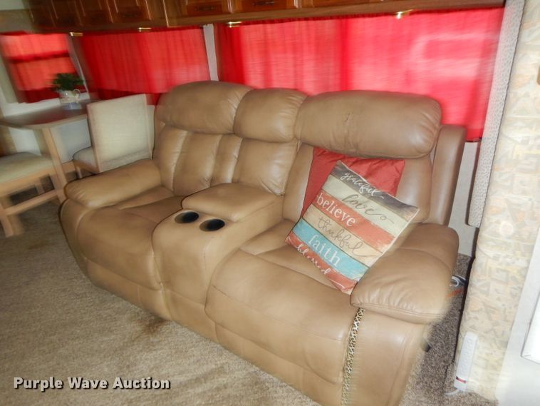 image for item FC9900 2003 Safari Cheetah RV