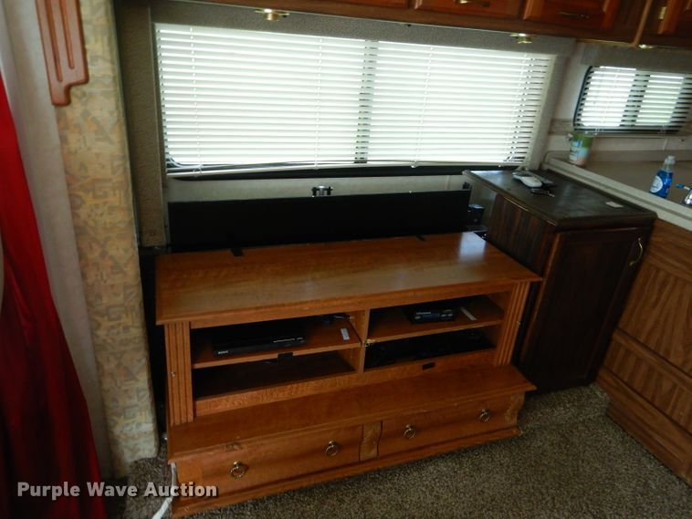 image for item FC9900 2003 Safari Cheetah RV