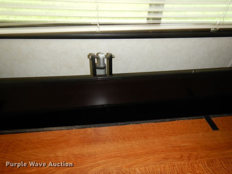 image for item FC9900 2003 Safari Cheetah RV