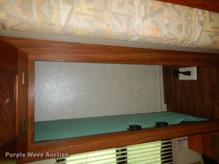 image for item FC9900 2003 Safari Cheetah RV