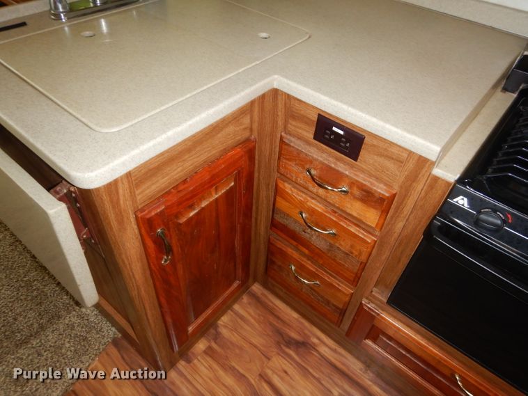 image for item FC9900 2003 Safari Cheetah RV