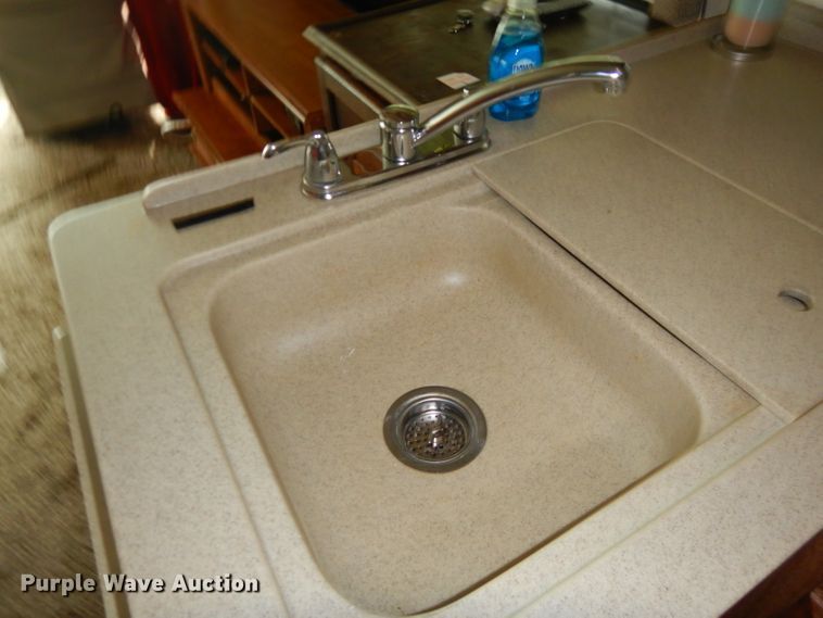 image for item FC9900 2003 Safari Cheetah RV