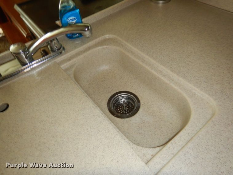 image for item FC9900 2003 Safari Cheetah RV