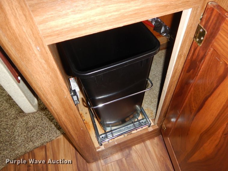 image for item FC9900 2003 Safari Cheetah RV