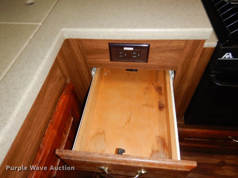 image for item FC9900 2003 Safari Cheetah RV