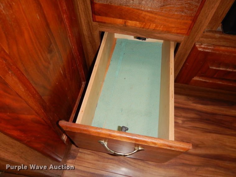 image for item FC9900 2003 Safari Cheetah RV