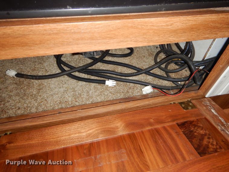 image for item FC9900 2003 Safari Cheetah RV