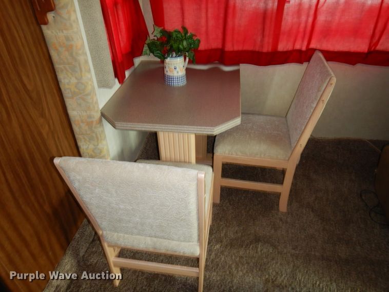 image for item FC9900 2003 Safari Cheetah RV