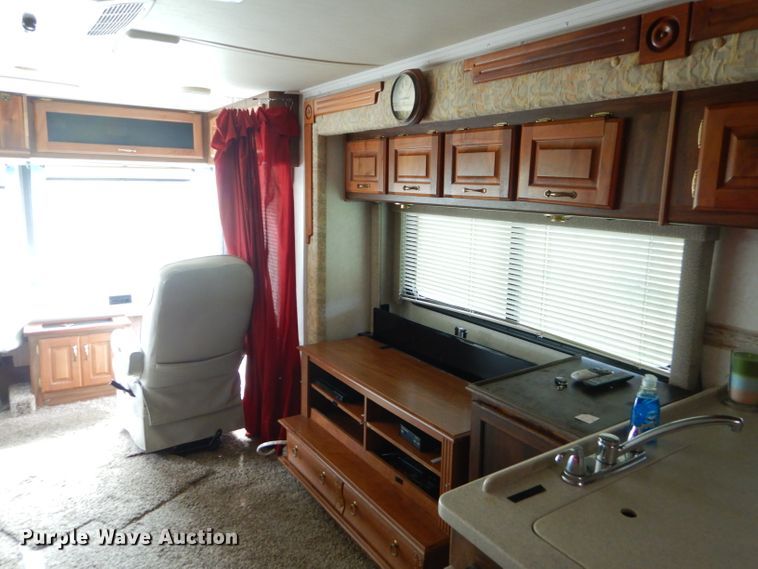 image for item FC9900 2003 Safari Cheetah RV