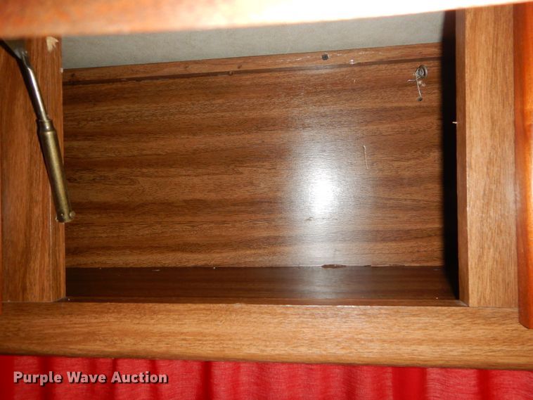 image for item FC9900 2003 Safari Cheetah RV