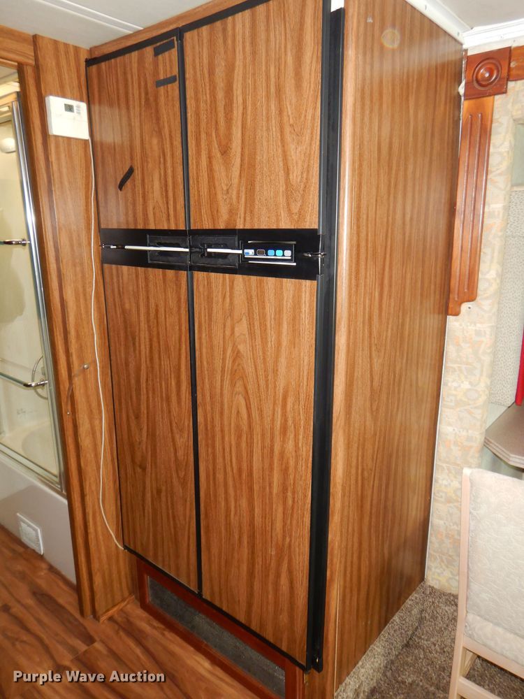 image for item FC9900 2003 Safari Cheetah RV