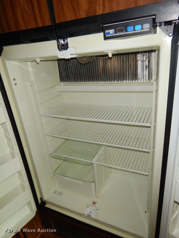 image for item FC9900 2003 Safari Cheetah RV