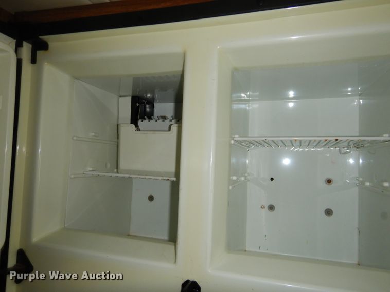 image for item FC9900 2003 Safari Cheetah RV