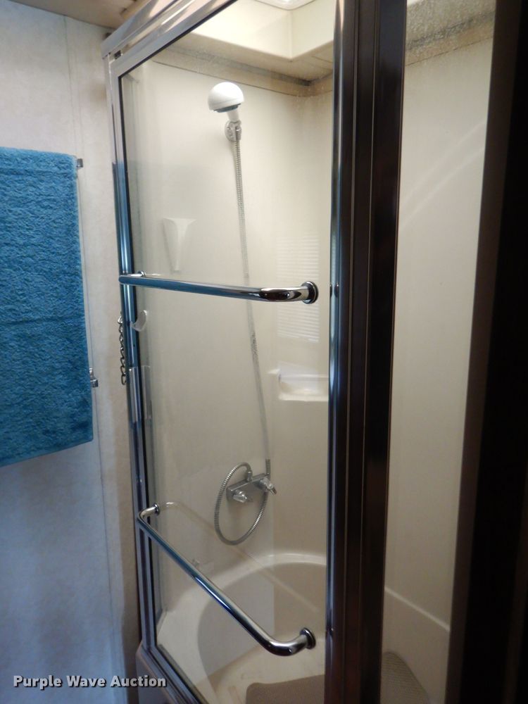 image for item FC9900 2003 Safari Cheetah RV