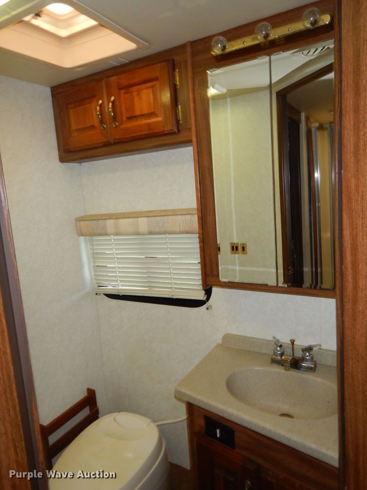 image for item FC9900 2003 Safari Cheetah RV