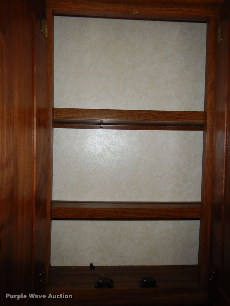 image for item FC9900 2003 Safari Cheetah RV