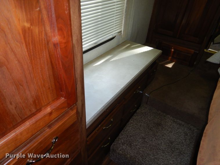 image for item FC9900 2003 Safari Cheetah RV