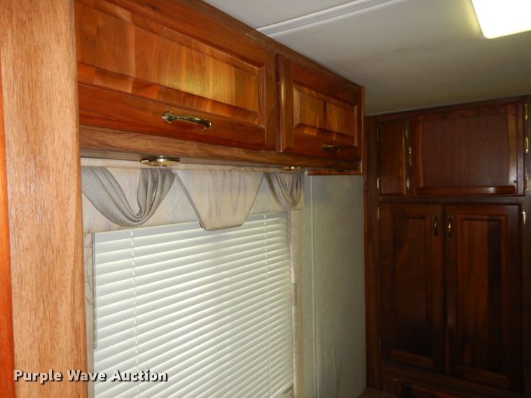 image for item FC9900 2003 Safari Cheetah RV