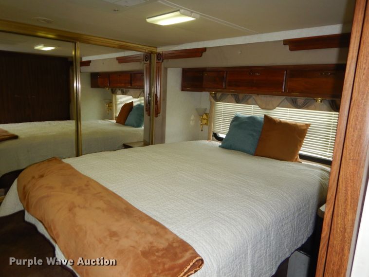 image for item FC9900 2003 Safari Cheetah RV