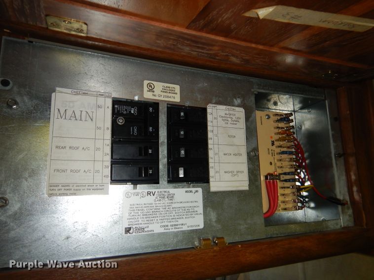 image for item FC9900 2003 Safari Cheetah RV