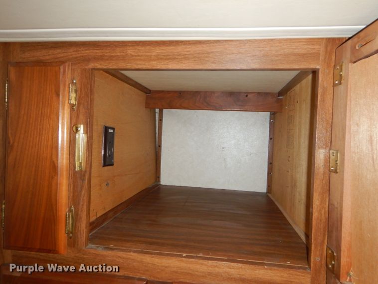 image for item FC9900 2003 Safari Cheetah RV