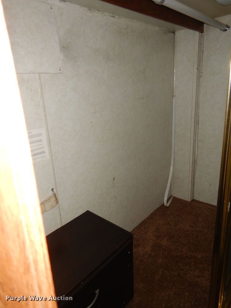 image for item FC9900 2003 Safari Cheetah RV