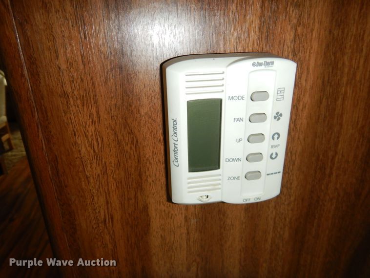 image for item FC9900 2003 Safari Cheetah RV