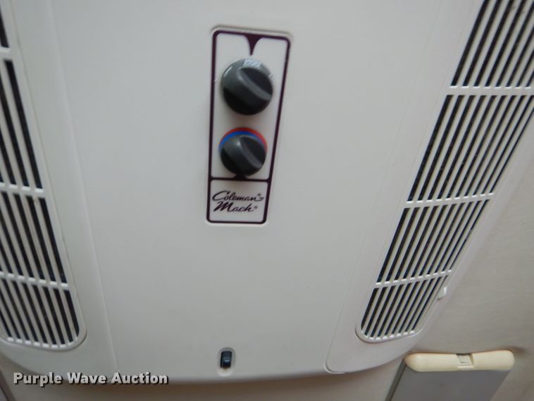 image for item FC9900 2003 Safari Cheetah RV