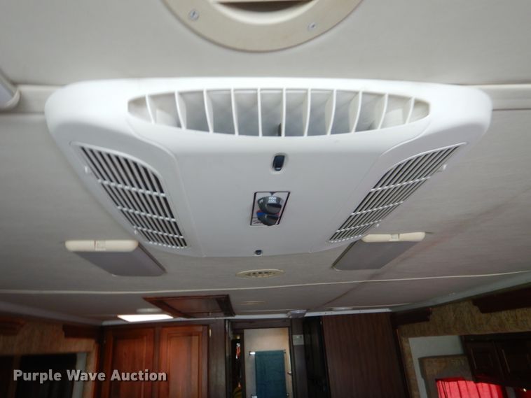 image for item FC9900 2003 Safari Cheetah RV