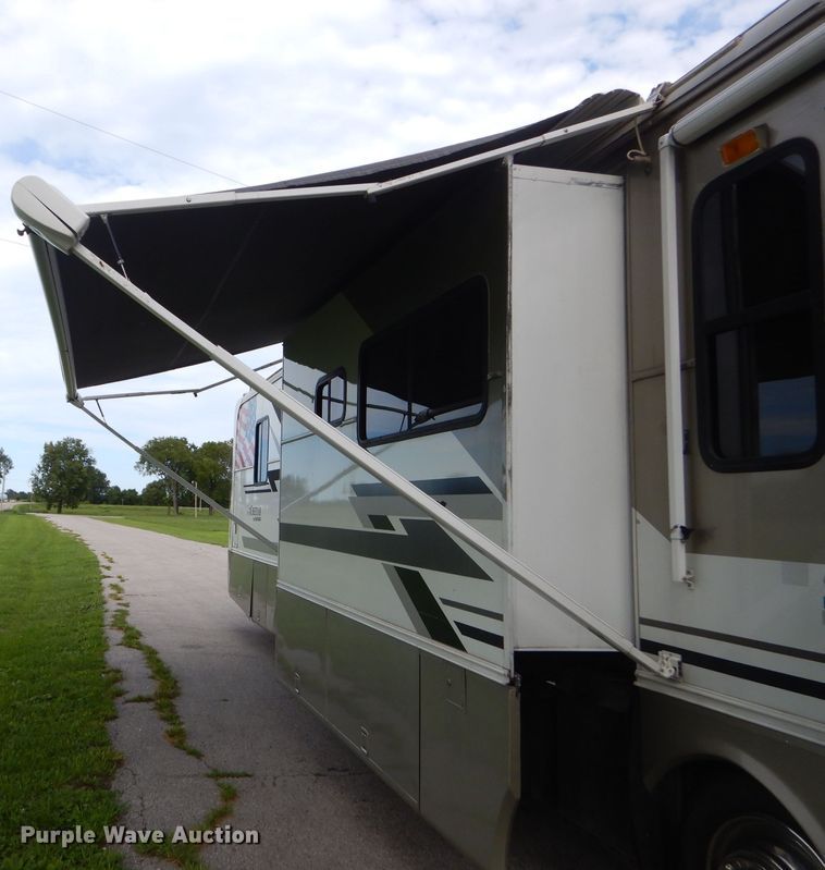 image for item FC9900 2003 Safari Cheetah RV