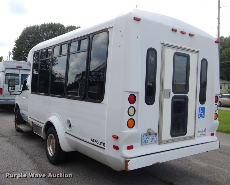 image for item FC9906 2006 Ford E350 shuttle bus