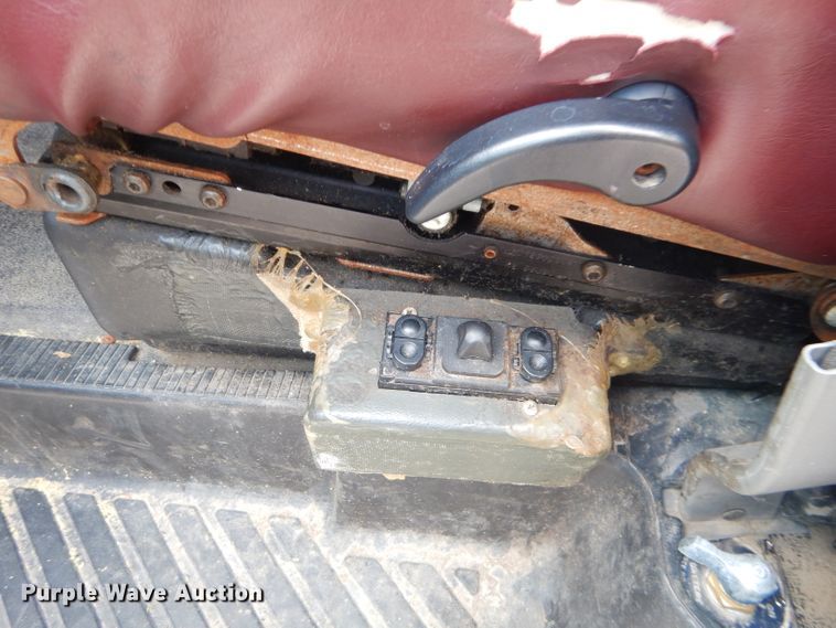 image for item FC9906 2006 Ford E350 shuttle bus